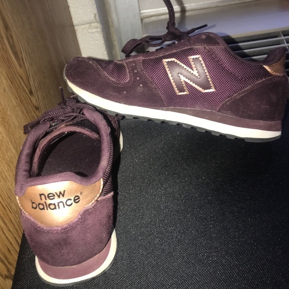 Maroon and Rose Gold New Balance - Picture 3 of 4